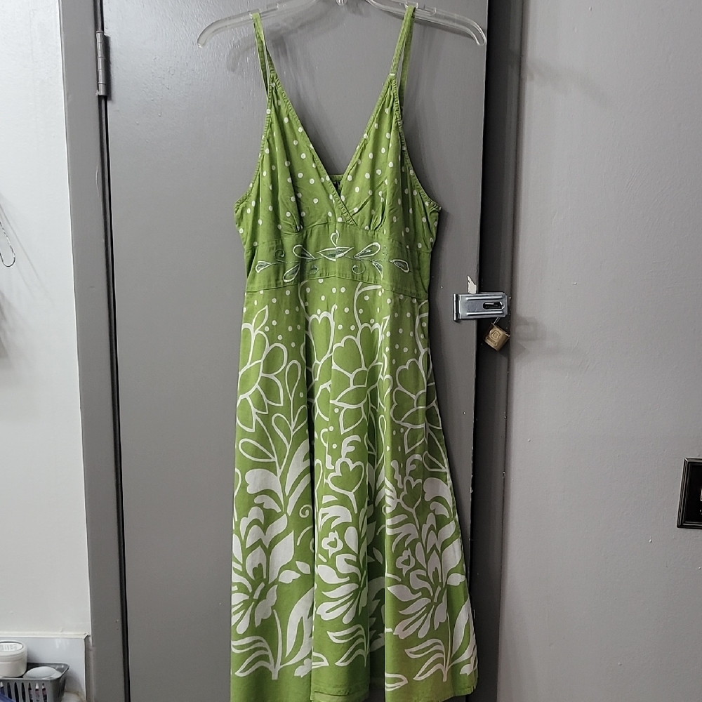 Uniti Casual Olive and White Floral Midi Dress